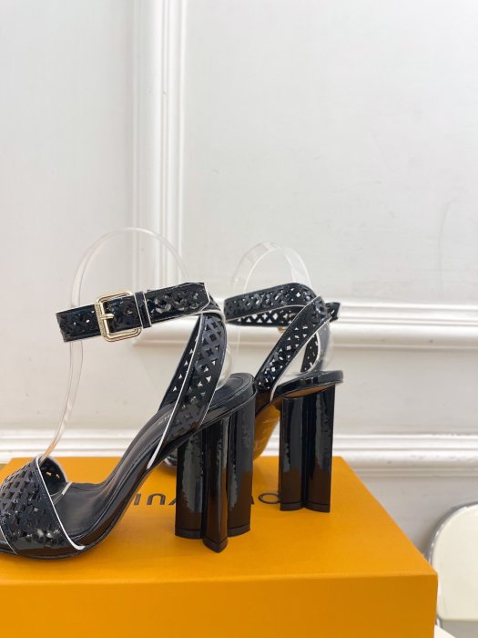 Босоножки фото 8