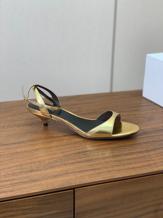 Босоножки фото 5