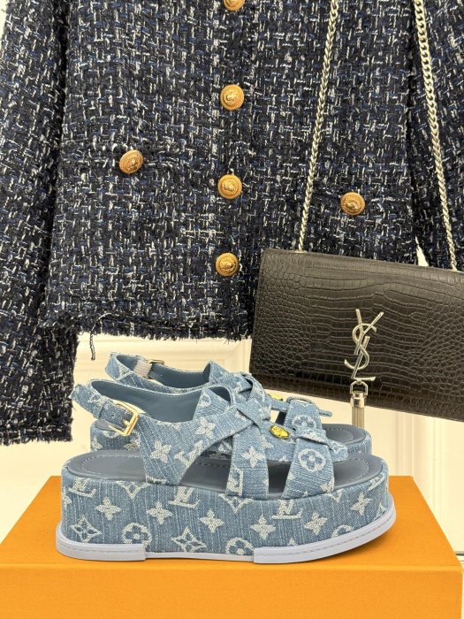 Сандалии женские