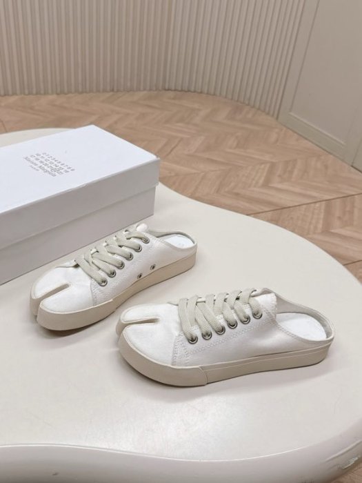 Кеды мюли с раздвоенным носком