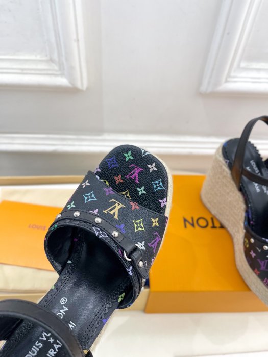 Босоножки фото 6