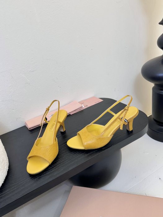 Босоножки фото 3