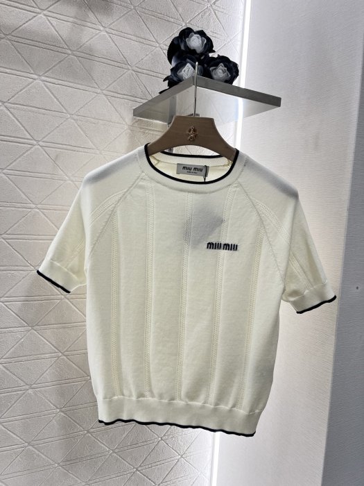 Футболка женская