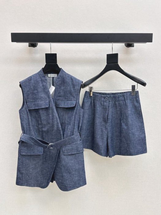 Костюм жіночий