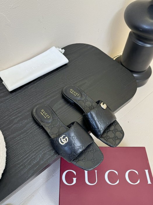 Шлепанцы фото 2