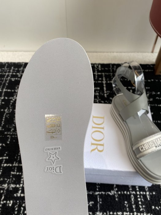 Босоножки фото 9