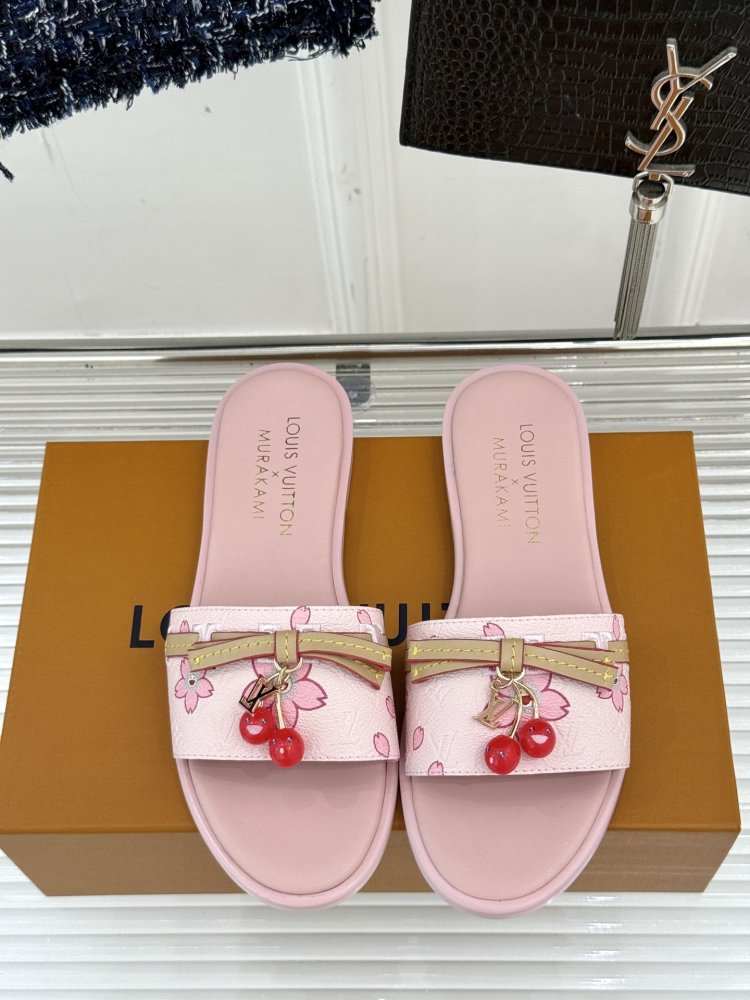 Шлепанцы женские фото 4