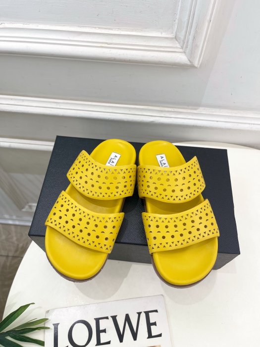 Шлепанцы женские