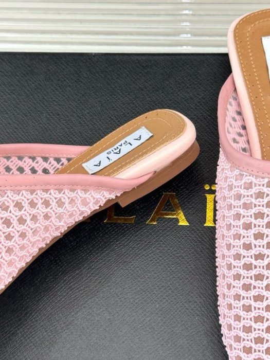 Шлепанцы женские фото 3