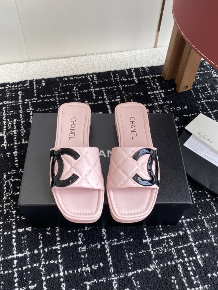 Шлепанцы женские