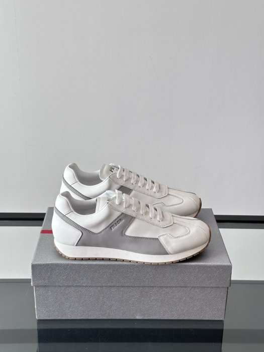 Кросівки чоловічі