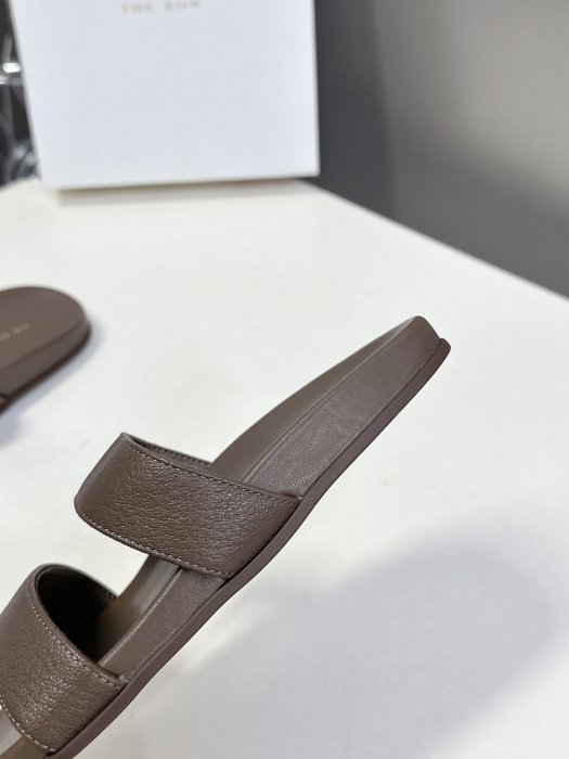 Шлепанцы фото 7