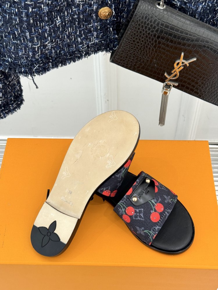 Шлепанцы женские фото 9