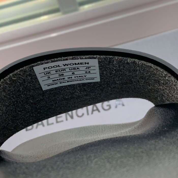 Шлепанцы фото 8