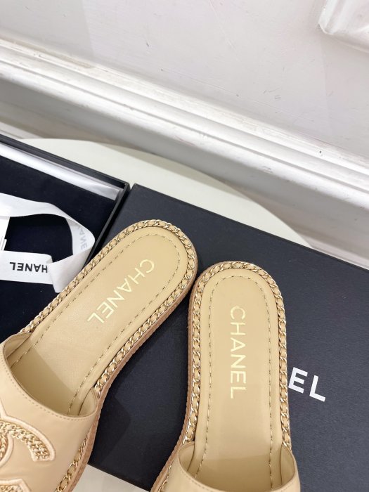 Шльопанці жіночі фото 7