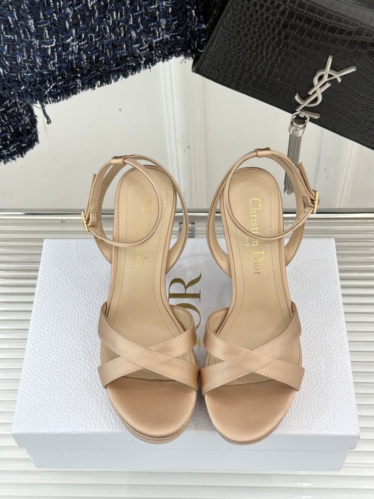 Босоножки фото 4