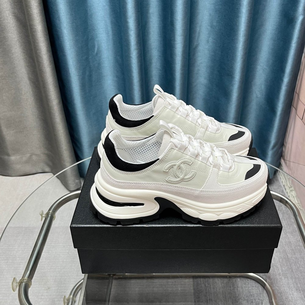 Кроссовки женские