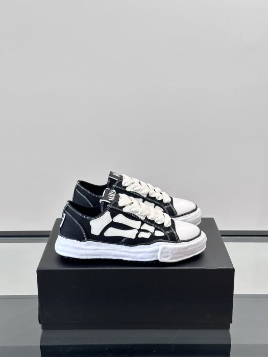 Кросівки чоловічі