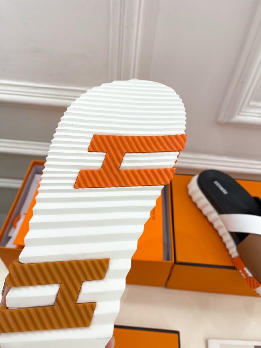 Шлепанцы женские фото 9