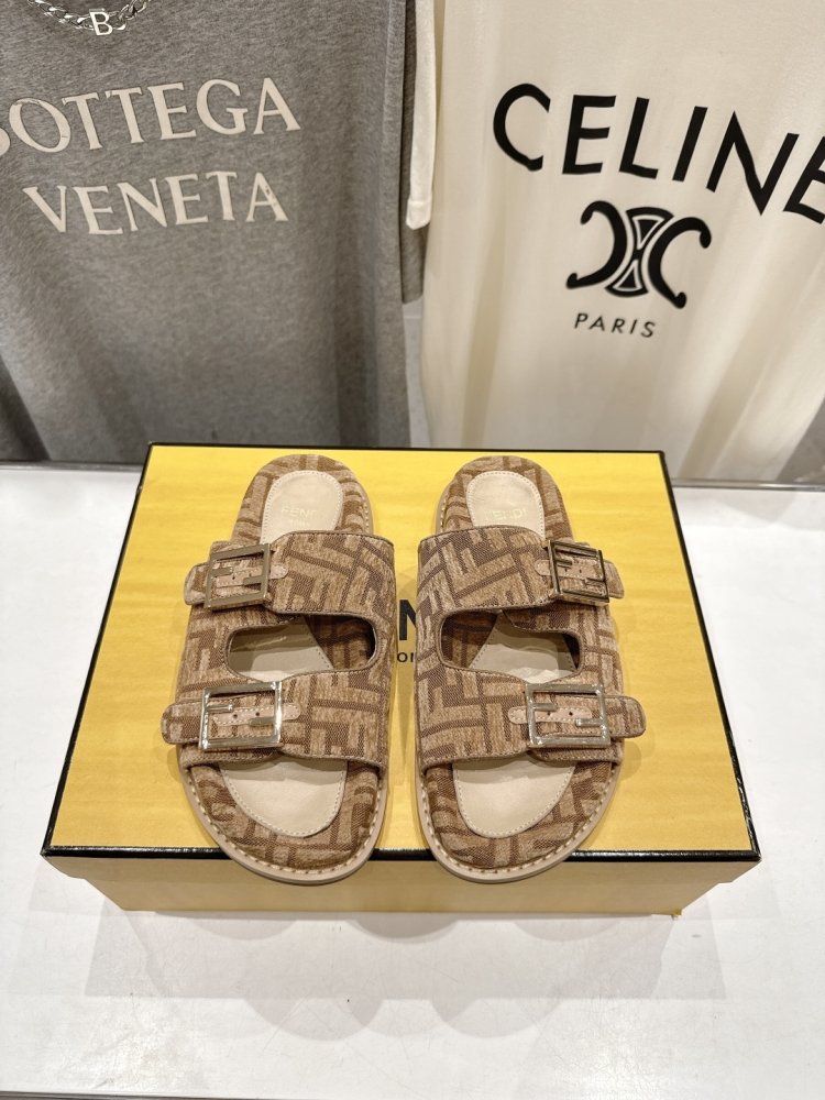 Шльопанці жіночі