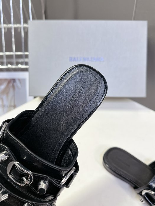 Шльопанці жіночі фото 8