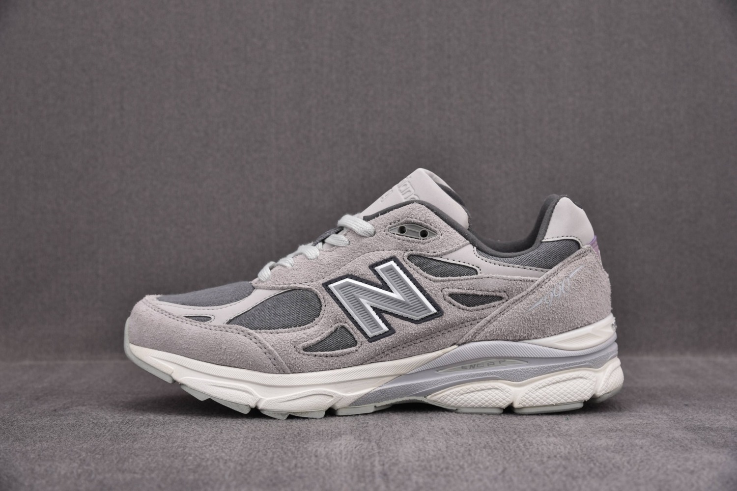 Кросівки NB 990 V3 Grey M990LV3