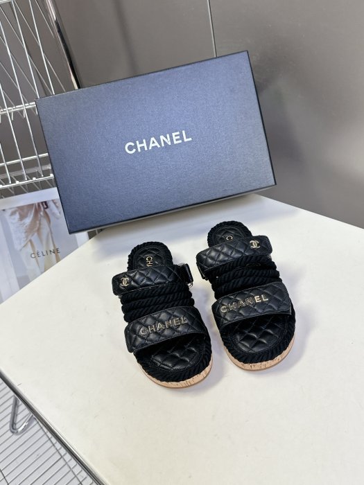 Шлепанцы женские