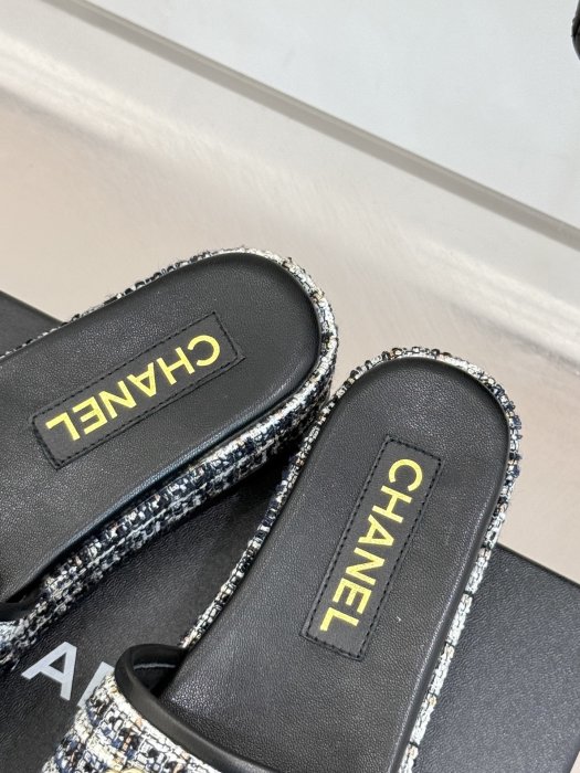 Шлепанцы женские фото 8