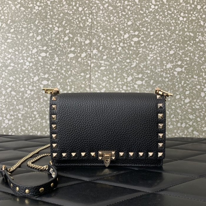 A bag Rockstud women's 18 cm