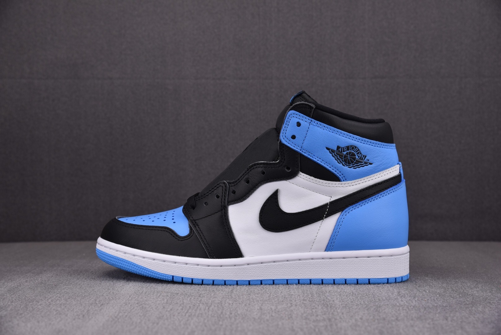 Кросівки Air Jordan 1 High OG University Blue DZ5485-400