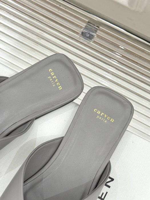 Шльопанці жіночі фото 8