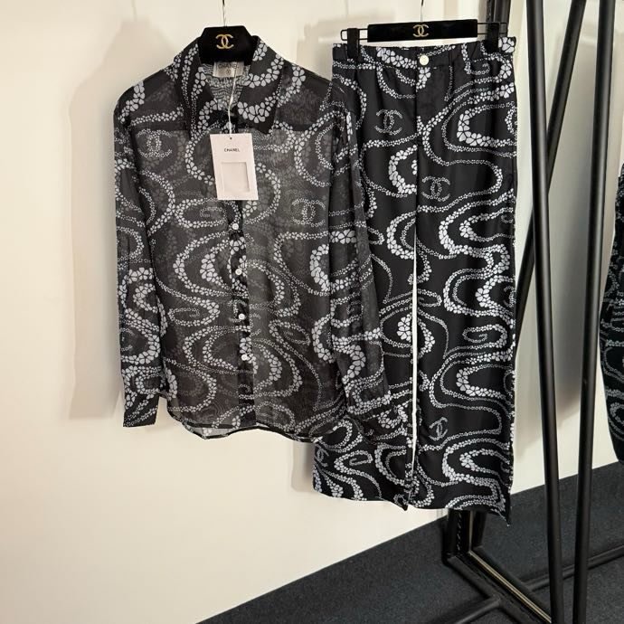 Костюм жіночий