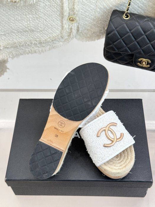 Шлепанцы женские фото 9