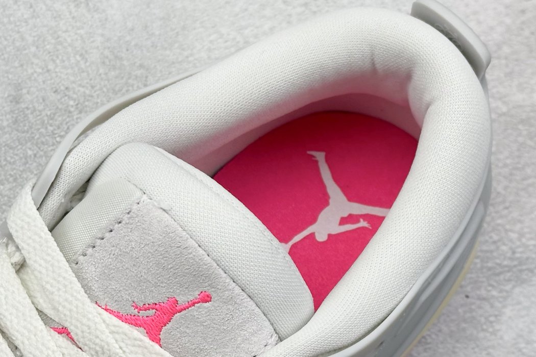 Кроссовки Nike Air Jordan 4 Retro фото 8