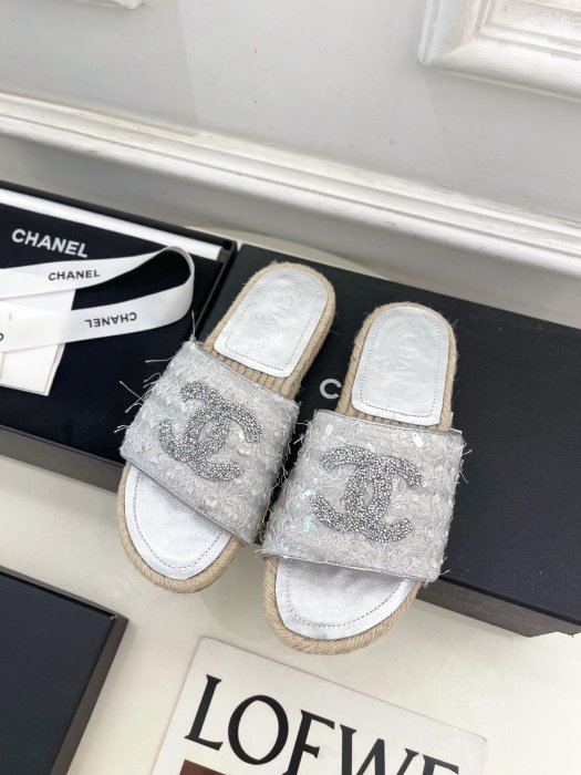 Шлепанцы женские фото 4