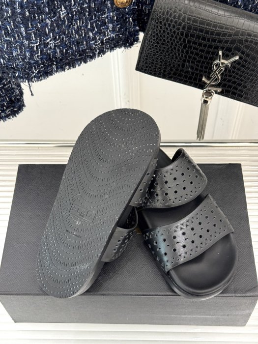 Шлепанцы женские фото 9