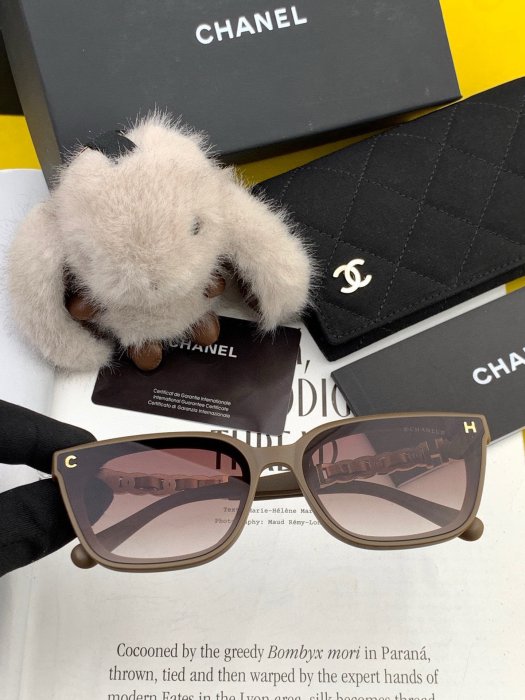 Очки солнцезащитные CD8880