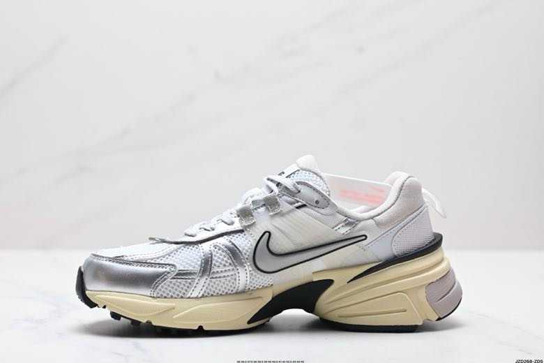 Кроссовки NIKE V2K RUN фото 3