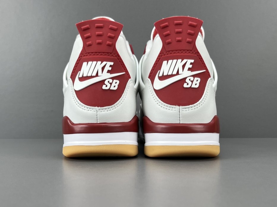 Кроссовки Nike SB x Jordan Air Jordan 4 Varsity Red фото 3