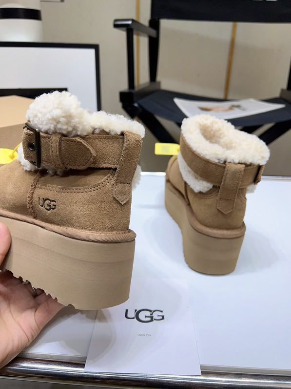 Ugg boots on fur фото 7