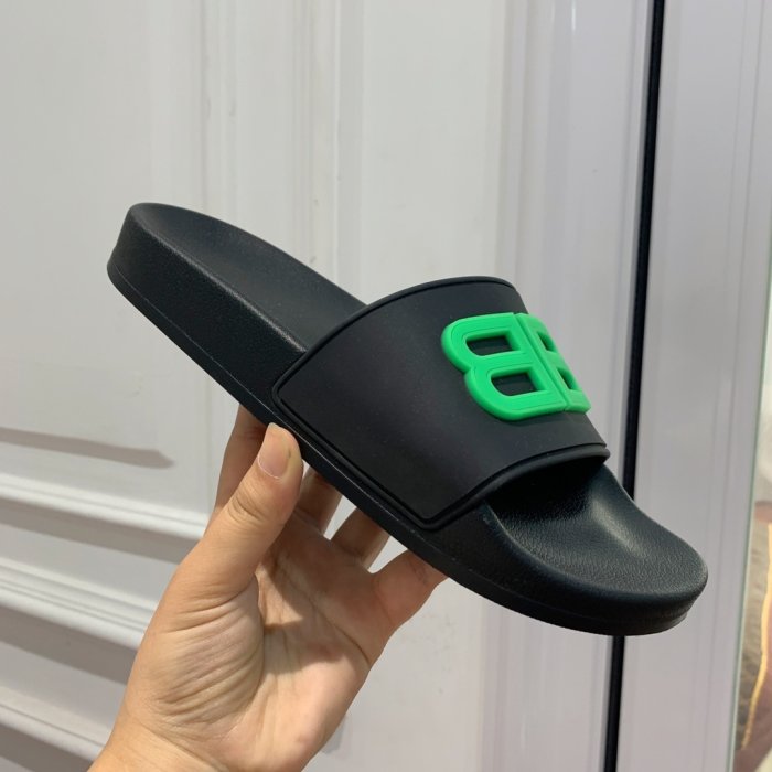 Шльопанці фото 3