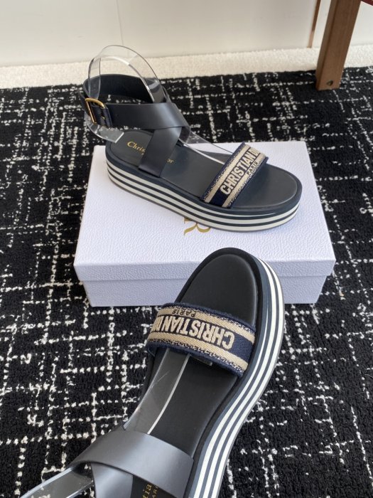 Босоножки фото 6