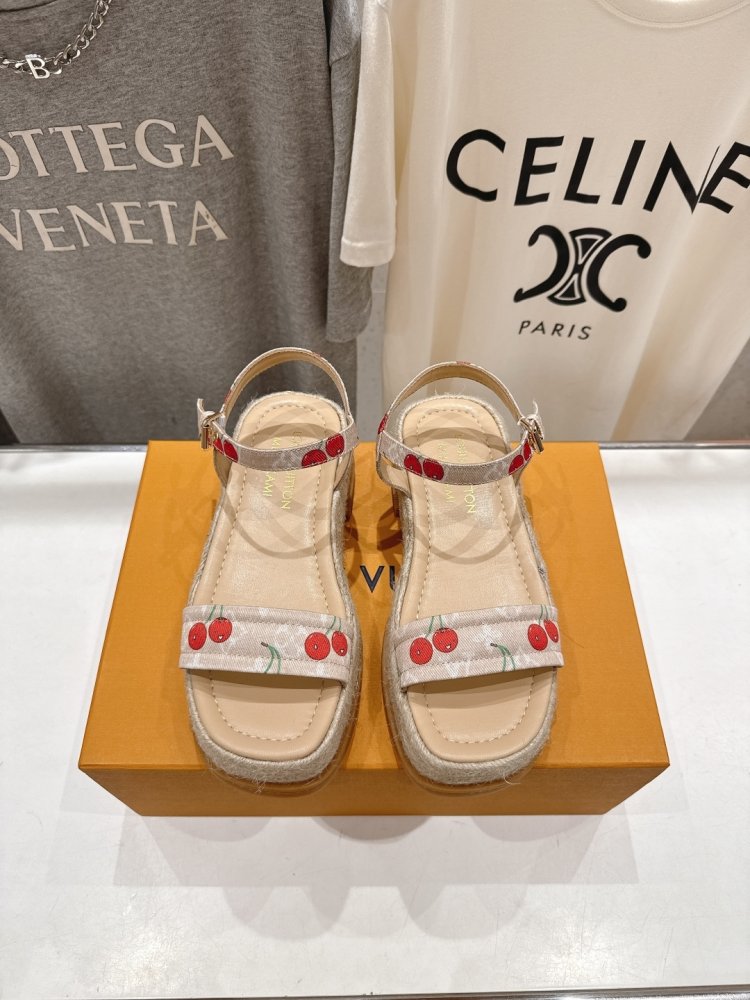 Сандалии женские