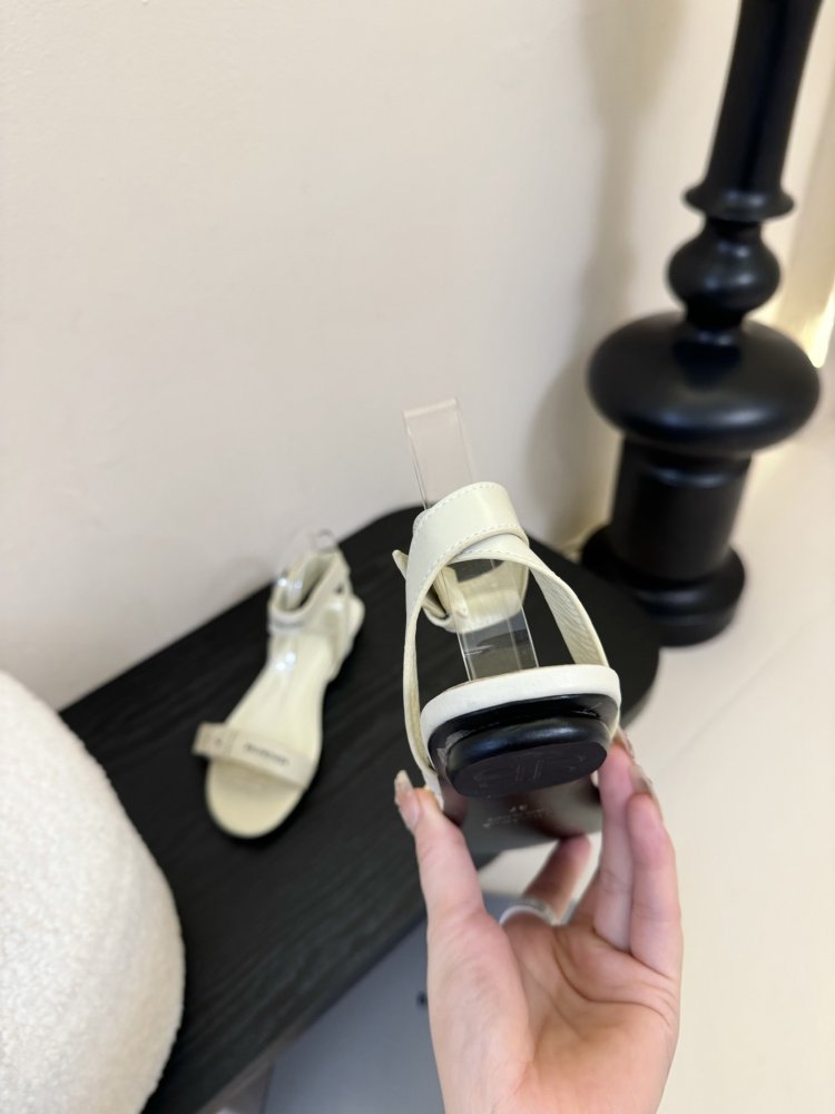 Босоножки фото 7