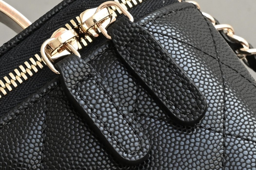 Сумка 18K женская кожаная Vanity 17 см фото 9