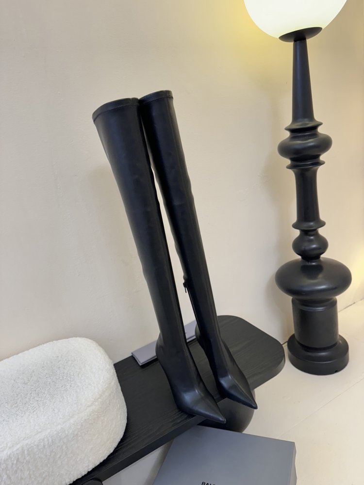 Чоботи жіночі