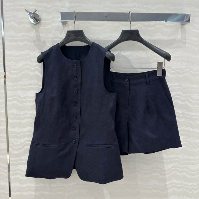 Костюм жіночий