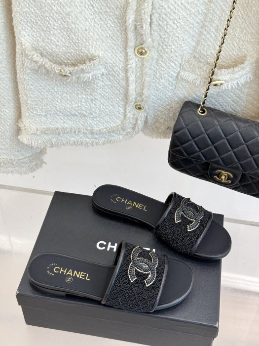 Шлепанцы женские фото 3