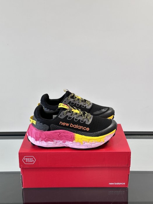 Sneakers New Balance More Trail V3