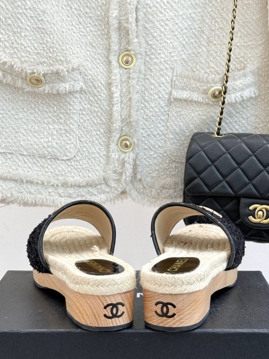 Шлепанцы женские фото 6